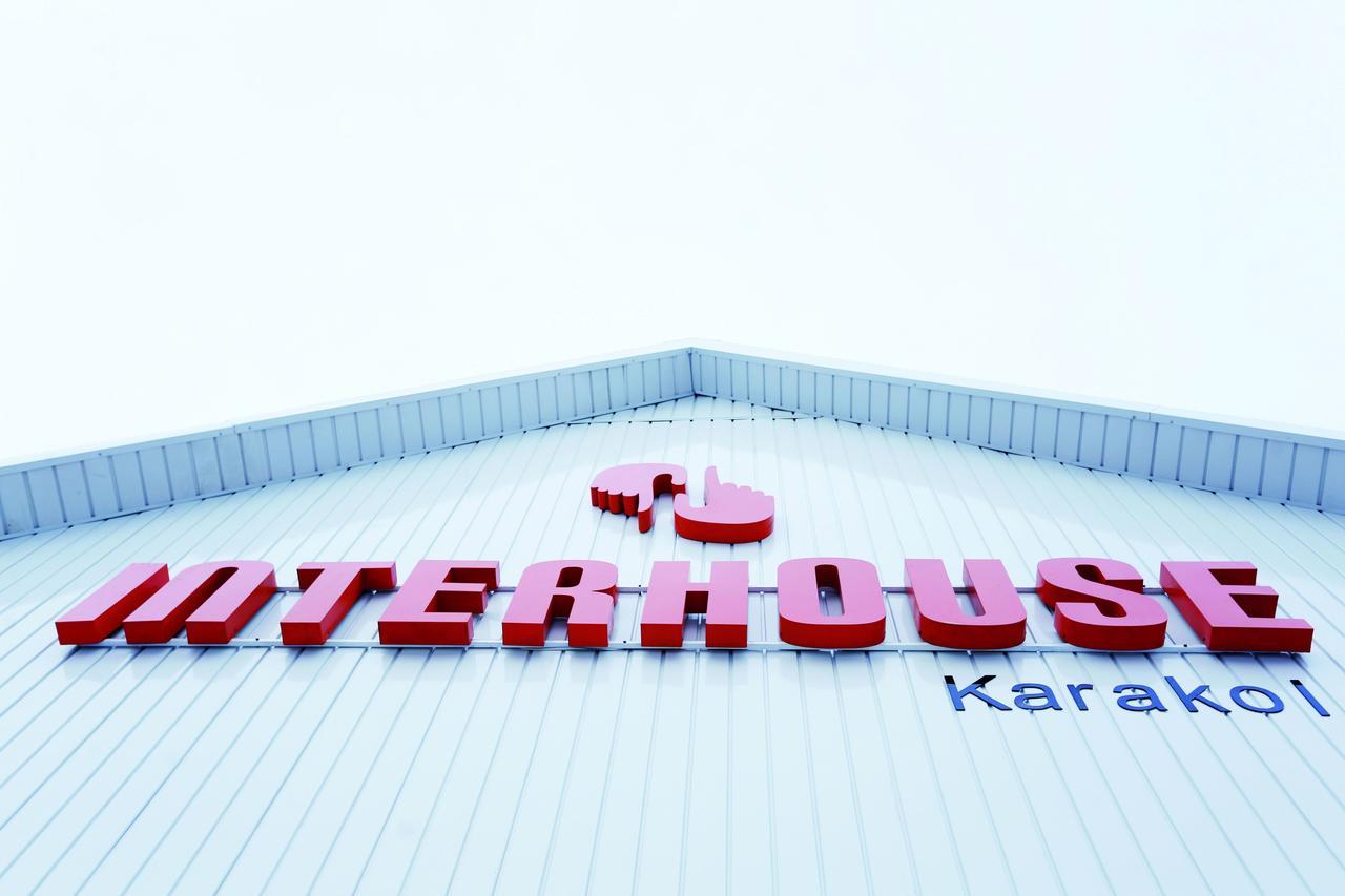 Interhouse Karakol Vandrarhem Exteriör bild